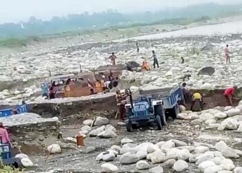 पांवटा साहिब : खनन माफिया के लोग दिन रात टिप्पर और ट्रैक्टर से कर रहे अवेध रेत व बजरी की सप्लाई प्रशासन हुआ नतमस्तक