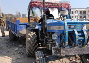 पावटा साहिब :  अवैध खनन करते 10 ट्रैक्टर पकडे 50,000 रू लगाया जुर्माना