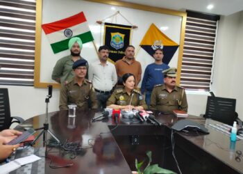 नाहन में उद्योगपति को बंधक बनाकर लूटपाट की मास्टरमाइंड निकली पड़ोस की 19 वर्षीय युवती साथी सहित गिरफ्तार