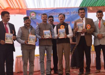 उद्योग मंत्री ने श्याम लाल पुंडीर द्वारा संपादित ‘‘देश की आवाज पुस्तक’’ का किया विमोचन