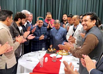 नवनिर्वाचित विधायकों ने मुख्यमंत्री को किया सम्मानित