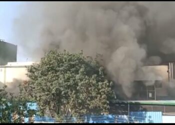 पांवटा साहिब : तिरुपति लाइफ साइंस में भड़की आग चारों तरफ छाया काले धुएं का गुबार