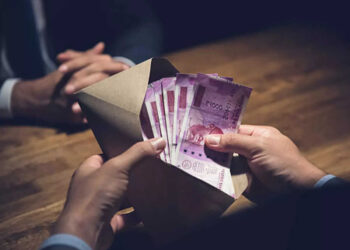 बीडीओ ऑफिस का जेई 10 हजार रुपए रिश्वत लेते हुए रंगे हाथों गिरफ्तार