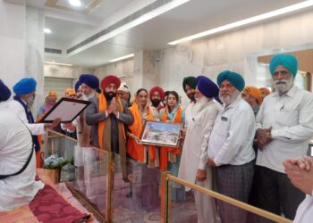 गुरुद्वारा श्री पांवटा साहिब में उत्तराखंड के राज्यपाल गुरमीत सिंह ने नवाजा शीश