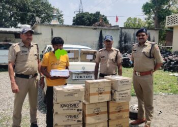 पावटा साहिब से निकली शराब की भरी गाड़ी कुल्हाल चौकी पर उत्तराखंड पुलिस ने पकड़ी