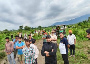 पांवटा साहिब : 3 परिवार के 30 लोग फंसे,  रेस्क्यू टीम ने  सभी को सुरक्षित निकाला