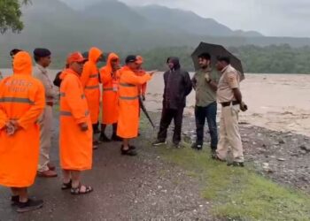 पावटा साहिब : क्रेशर पर काम करने वाले 5 कर्मचारी टापू पर फंसे एनडीआरएफ रही असफल