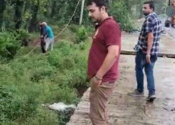 पांवटा साहिब : भारी बारिश के बीच  बेहतरीन सेवाएं दे रहे बिजली बोर्ड के अधिकारी व कर्मचारी