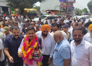 पांवटा साहिब : तीन सप्ताह में 3 कैबिनेट मंत्री पहुंचे कांग्रेस नेता अवनीत सिंघ  लांबा के घर
