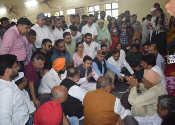 लोक निर्माण मंत्री विक्रमादित्य सिंह ने पांवटा और नाहन क्षेत्र में प्रभावित लोगों से भेंट की