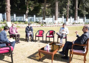 मुख्यमंत्री ने दिए सौर ऊर्जा स्थापित करने की योजना की रूपरेखा तैयार करने के निर्देश मुख्यमंत्री ने की ऊर्जा विभाग की बैठक की अध्यक्षता