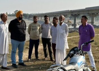 44 करोड़ की लागत से बने पुल के निरीक्षण को पहुंचे कांग्रेस नेता अवनीत सिंह लांबा