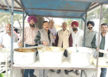 पावटा साहिब : सरदार अजीत सिंह कथूरिया की याद में अस्पताल में लगाया लंगर