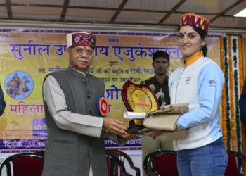 राज्यपाल ने महिला सशक्तिकरण के लिए समाज में बदलाव लाने पर दिया बल