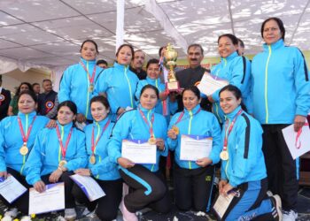 मुख्यमंत्री ने महिला कबड्डी टीम को किया सम्मानित