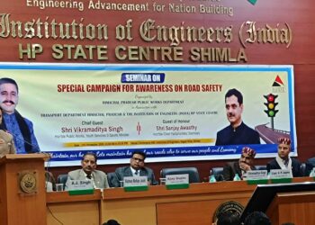 लोक निर्माण मंत्री ने सड़क निर्माण में सुरक्षा मापदंडों का कड़ाई से अनुपालन करने के निर्देश दिए