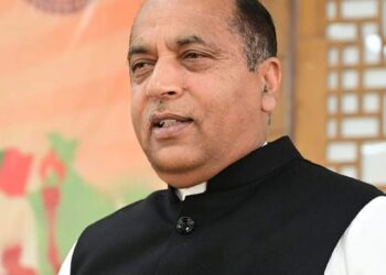 कर्मचारी अपने वेतन के लिए सड़कों पर धरना दे रहे और सरकार मस्त हैं : जयराम ठाकुर