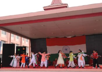 द स्कॉलर्स होम स्कूल के प्रांगण में मनाया गया 75वां गणतंत्र दिवस