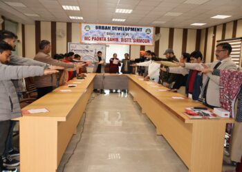 पांवटा साहिब में मनाया गया मतदाता दिवस, गुंजित चीमा ने हिमाचल निर्माता डॉ वाई एस परमार की प्रतिमा का किया अनावरण