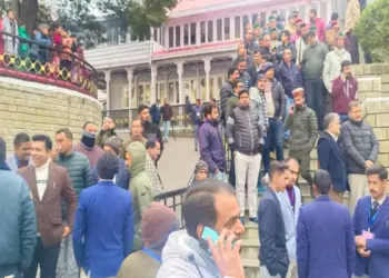 हिमाचल प्रदेश :  6 कांग्रेसियों सहित कुल 9 MLAs को चंडीगढ़ ले गई BJP, लीगल टीम से बात कर रहे सीएम