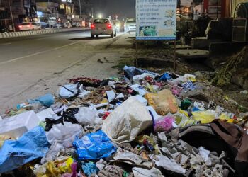 पांवटा साहिब : यहां कूड़ा फेंकना सख्त मना है के बोर्ड के नीचे कुड़े के ढेर