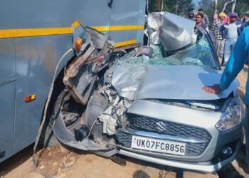 कोलर में एसएसबी की बस व स्विफ्ट कार की टक्कर तीन घायल  गंभीर रूप से घायल कार चालक को पीजीआई चंडीगढ़ किया रैफर