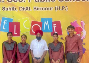 पाँवटा साहिब : बी. के. डी. सीनियर सेकेंडरी स्कूल के तीन विद्यार्थियों ने एक बराबर अंक हासिल कर अनोखी मिसाल पेश की