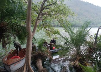 सेना के जवानों ने श्रीरेणुकाजी झील से निकाला 52 साल के व्यक्ति का शव