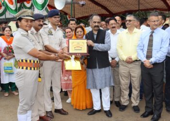 ग्रामीण विकास एवं पंचायती राज मंत्री अनिरुद्ध सिंह ने जिला स्तरीय स्वतंत्रता दिवस की अध्यक्षता की , नाहन चौगान में फहराया तिरंगा , मार्च पास्ट की ली सलामी