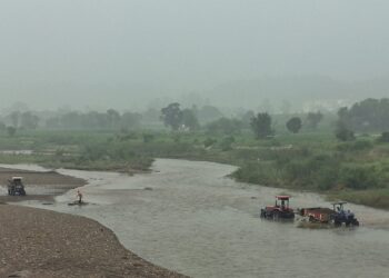 पावटा साहिब : भ्रष्ट अधिकारियों की मिलीभगत से हो रहा अवैध खनन