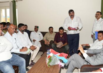 मुख्यमंत्री से बैठक के बाद पटवारी और कानूनगो संघ ने काम पर लौटने का निर्णय लिया