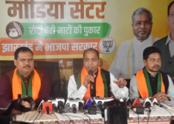 पूरे देश में कांग्रेस की झूठी गारंटियों की पैंतरे को बेनकाब करेंगे: जयराम ठाकुर , हिमाचल की तरह एक भी व्यक्ति को देश भर में नहीं ठग  पाएगी कांग्रेस