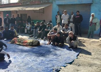 पांवटा साहिब : ट्रक के चपेट में आने से 27 वर्षीय युवक की दर्दनाक मौत , ग्रामीणों ने सड़क पर शव रखकर धरना दिया , प्रशासन के खिलाफ नारेबाजी