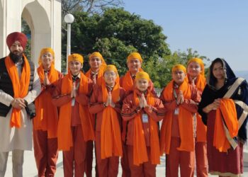 श्री गुरु गोविंद सिंह जयंती के अवसर पर द स्कॉलर्स होम स्कूल के छात्रों ने की प्रस्तुति