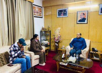 पहले प्रशासन ने इंजेक्शन नहीं दिया बाद में परिजनों पर ही घटिया आरोप लगाना अमानवीयता ऐसा व्यवस्था परिवर्तन नहीं चाहिए जो मृत्यु के तीन दिन बाद बाद दे इंजेक्शन,