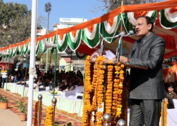 नाहन चौगान में उद्योग मंत्री ने ध्वजारोहण कर भव्य परेड की ली सलामी , गणतंत्र दिवस पर हर्षवर्धन चौहान ने उत्कृष्ट कार्य करने वालो को किया सम्मानित