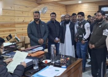 पांवटा साहिब : अवैध खनन की वीडियो वायरल करने वाले आरोपी के खिलाफ सख्त कार्रवाई करने के लिए ग्रामीणों ने एसडीएम से निष्पक्ष जांच की मांग की