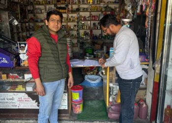 पांवटा साहिब : खाद्य आपूर्ति निरीक्षक का बाज़ार में औचक निरीक्षण