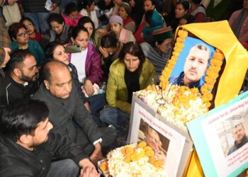 चीफ इंजीनियर विमल नेगी की मौत,नेता प्रतिपक्ष जयराम ठाकुर के साथ चक्का जाम स्थल पहुंचा भाजपा विधायक दल