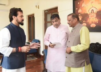 विधायक सुखराम चौधरी एनएच मुद्दे को लेकर केंद्रीय मंत्री नितिन गडकरी से मिले , अधिकारियों को 15 दिन में मुआवजा देने के निर्देश