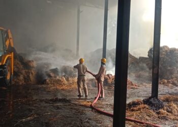 कालाअंब वशिष्ठ कैमिकल फैक्टरी के गोदाम में भीषण अग्निकांड, दमकल कर्मियों ने 10 घंटे की कड़ी मशक्कत के बाद पाया काबू