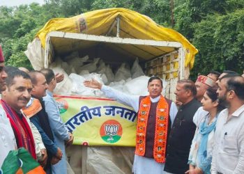 मंडी में आपदा पीड़ितों को भेजी राहत सामग्री : राजीव बिंदल