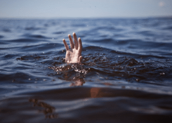 हादसा: पुलिया टूटने से नाले में बहे 3 लोग, 2 की बाल-बाल बची जान, एक महिला लापता