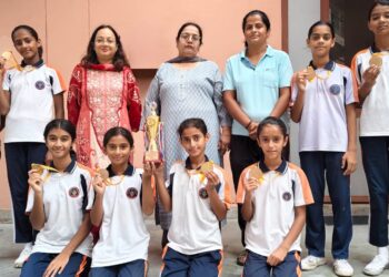 अंडर 14 वॉलीबॉल टूर्नामेंट में गुरु नानक मिशन पब्लिक स्कूल की लड़कियों का दबदबा, शानदार जीत के साथ रचा नया इतिहास