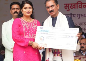 मुख्यमंत्री ने हिम भोग गेहूं का आटा, दलिया और हल्दी उत्पादों को लॉन्च किया