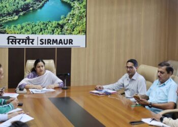 उपायुक्त सिरमौर की अध्यक्षता में जिला के विभिन्न विभागों के अधिकारियों के साथ बैठक आयोजित हुई….