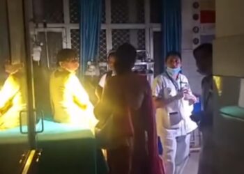 सिविल हॉस्पिटल पांवटा साहिब  स्वास्थ्य सुविधा राम भरोसे, मंत्री के दौरे के दौरान मोबाइल के टॉर्च से हुआ इलाज