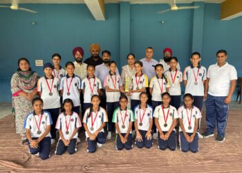 गुरु नानक मिशन पब्लिक स्कूल की छात्राओं ने अंडर 14 हॉकी प्रतियोगिता में प्राप्त किया तीसरा स्थान।