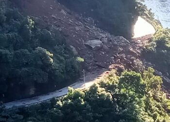 मंडी-मनाली हाईवे पर भारी भूस्खलन, हनोगी के पास 100 मीटर ऊंचाई से गिरा मलबा..