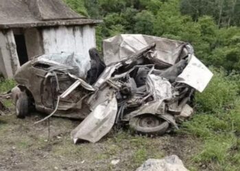 शिमला के सुन्नी में चलती कार पर कहर बनकर गिरी चट्टान, एक की मौ/त, तीन घायल